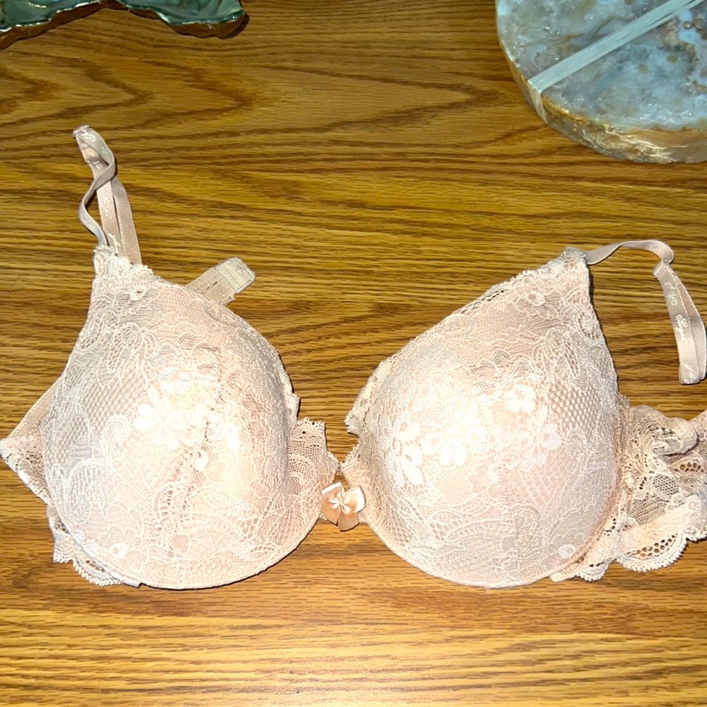 Victory Secret Lace Bra Size 36B New